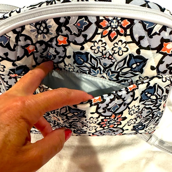 ❤️AMAZING DEAL❤️ Vera Bradley Trimmed Crossbody NWT - Picture 7 of 12